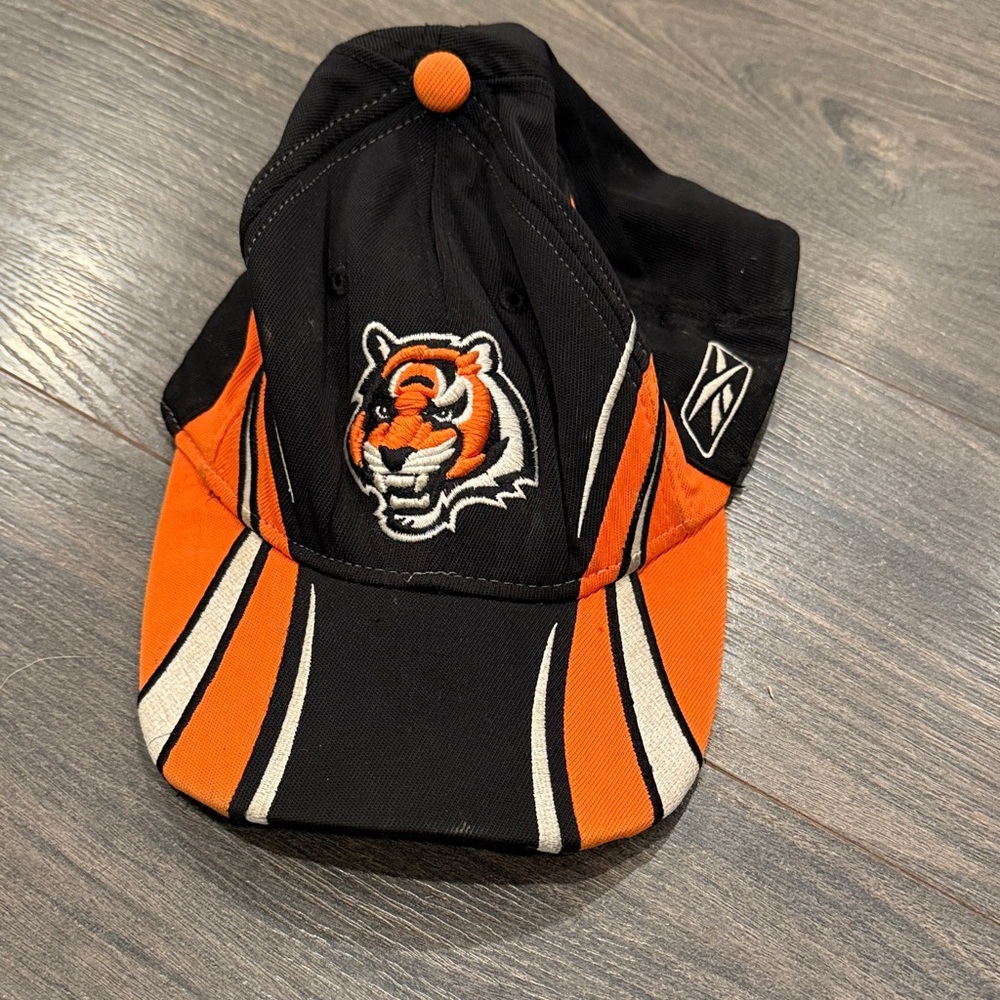 RBK NFL Black and Orange Tiger Logo Cap 1:10